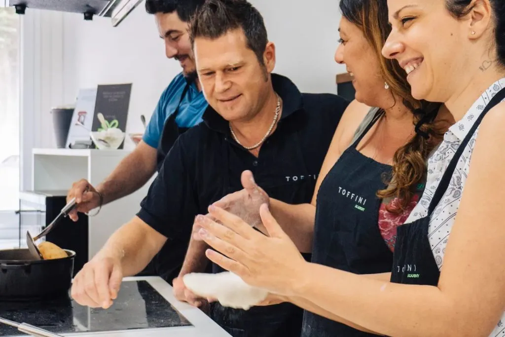 Naples: Pizza Cooking Class