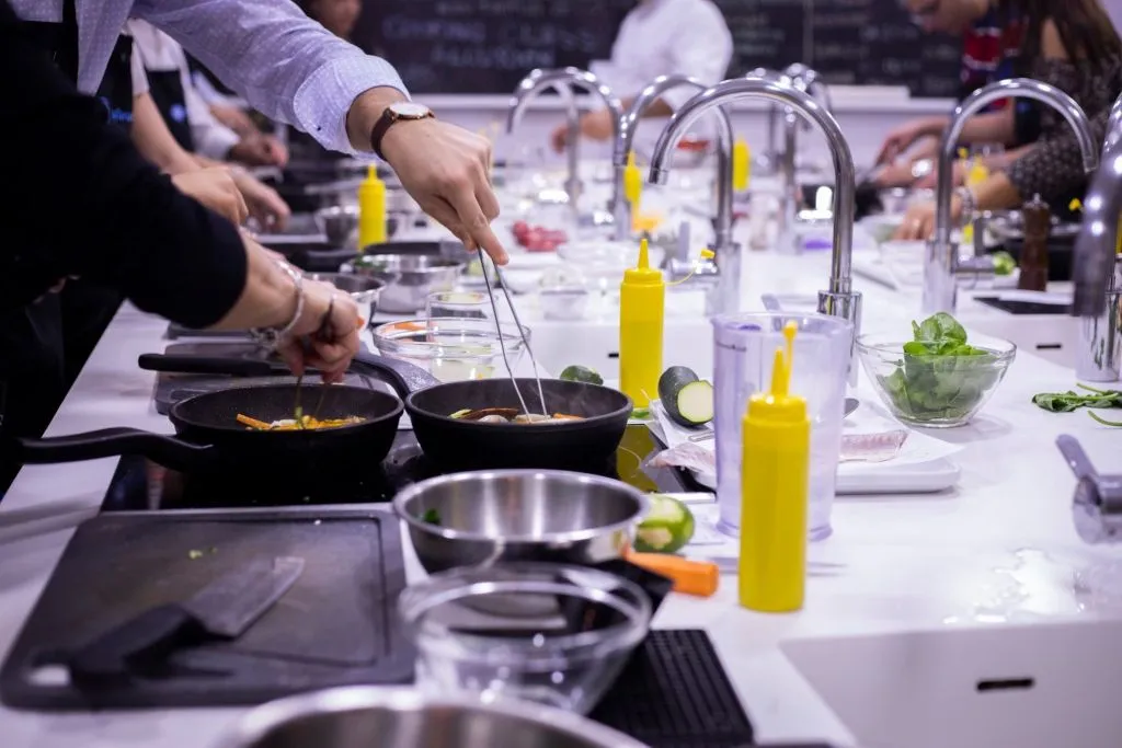 Naples: Pizza Cooking Class