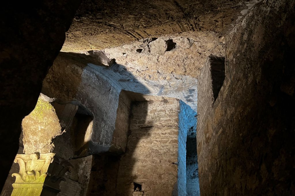 Basilica San Clemente: Underground Guided Tour