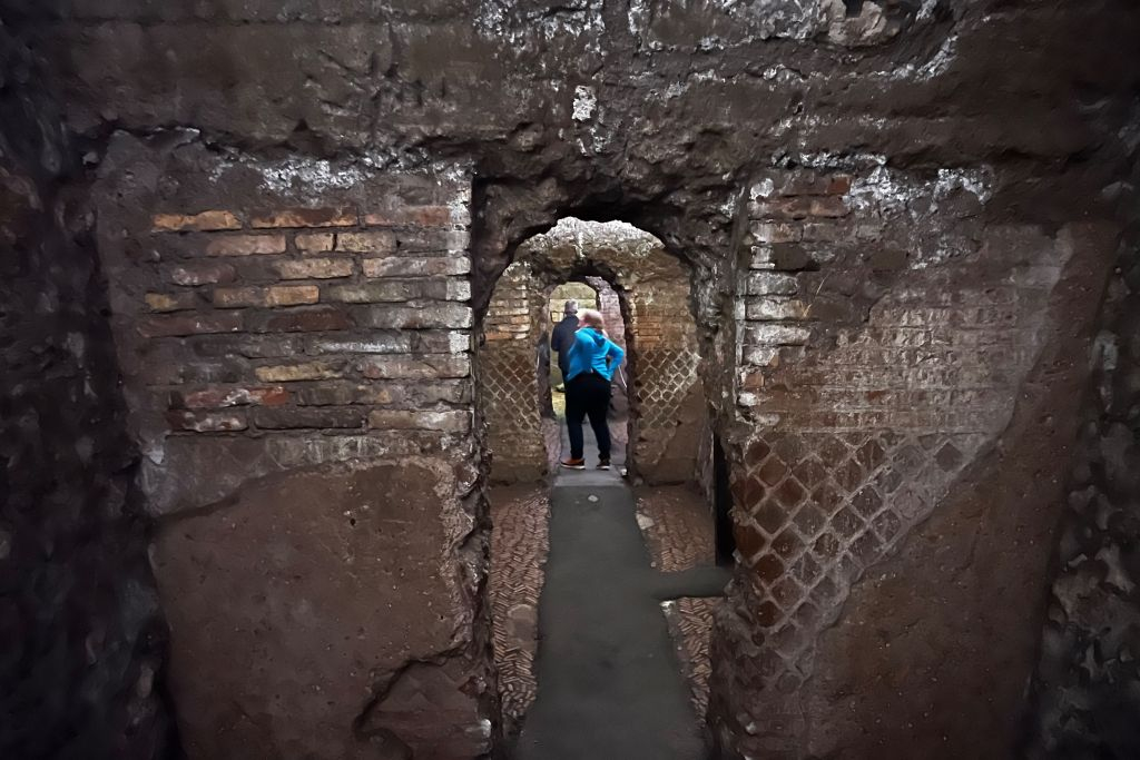 Basilica San Clemente: Underground Guided Tour