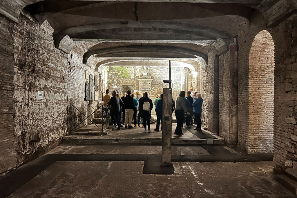 Basilica San Clemente: Underground Guided Tour