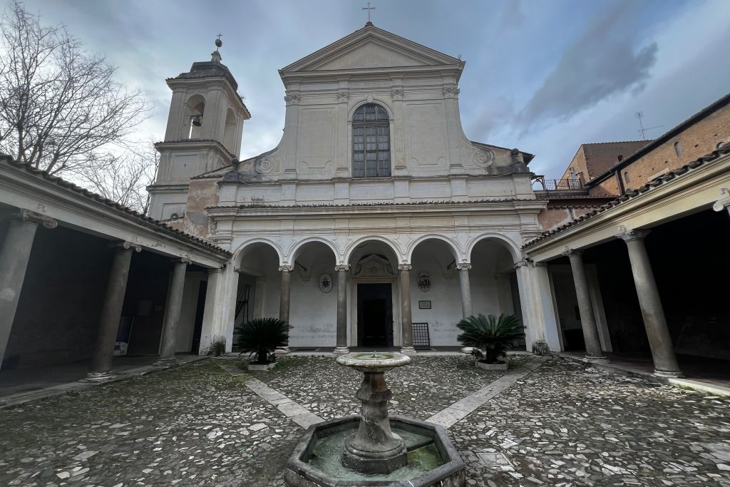 Basilica San Clemente: Underground Guided Tour