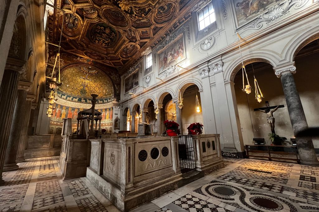 Basilica San Clemente: Underground Guided Tour