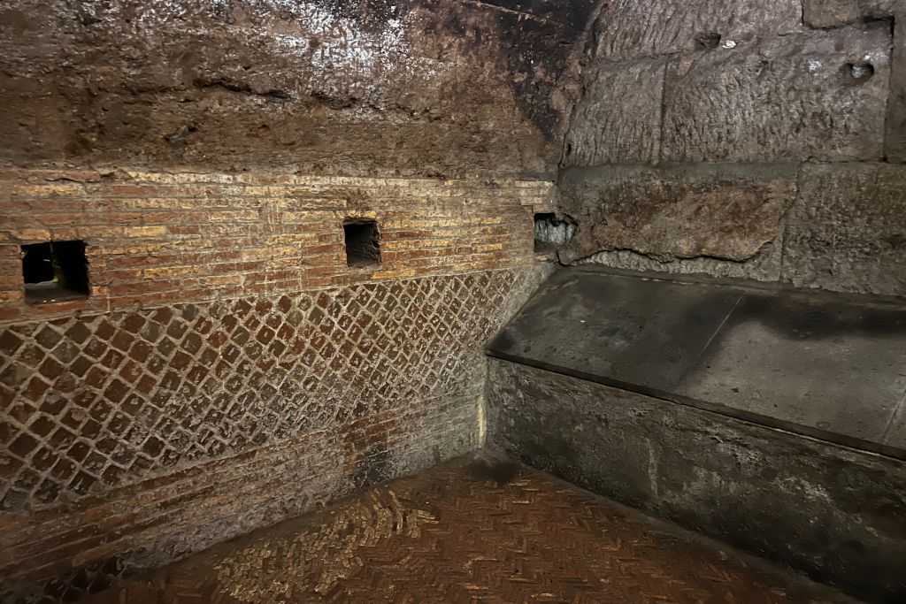 Basilica San Clemente: Underground Guided Tour