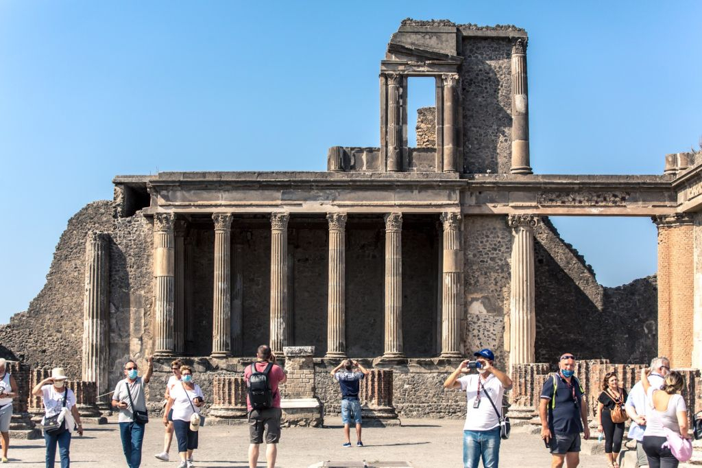 Pompeii: Skip The Line Entry & Guided Tour + Roundtrip from Sorrento