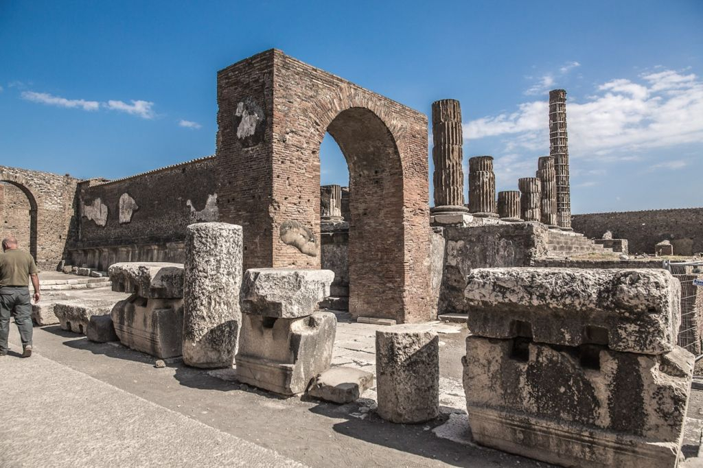 Pompeii: Skip The Line Entry & Guided Tour + Roundtrip from Sorrento