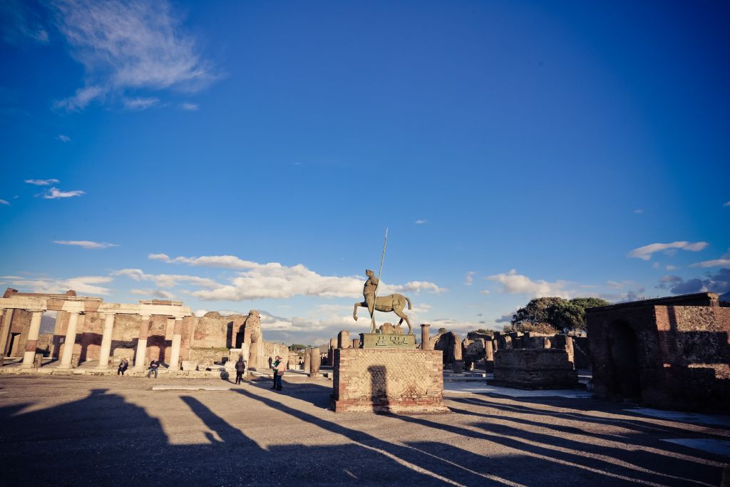 Pompeii: Skip The Line Entrance & Guided Tour + Lunch + Day Trip From Rome