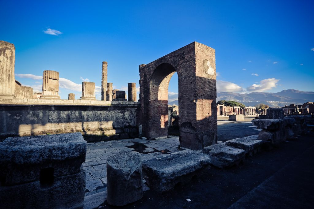Pompeii: Skip The Line Entrance & Guided Tour + Lunch + Day Trip From Rome