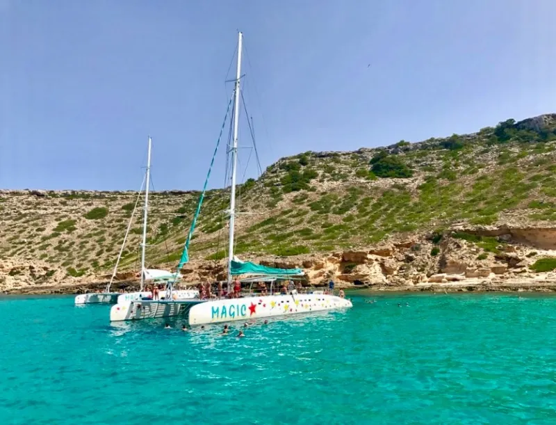 Magic Catamarans - Excursiones en catamarán por Roses (Costa Brava)