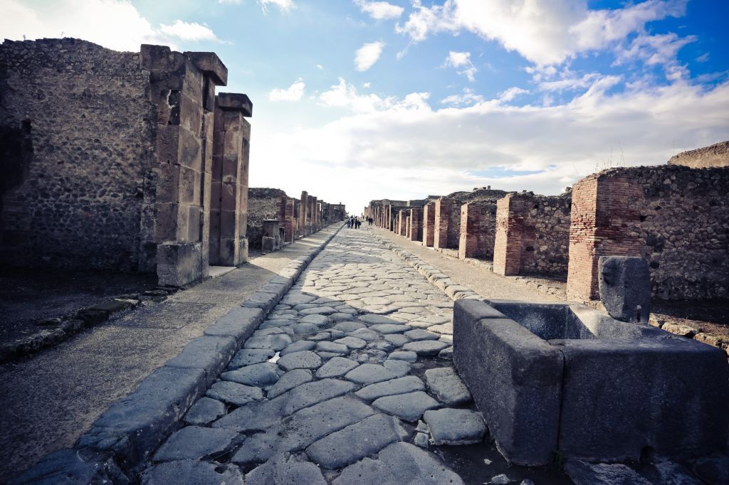 Pompeii: Skip The Line Entrance + Day Trip From Rome