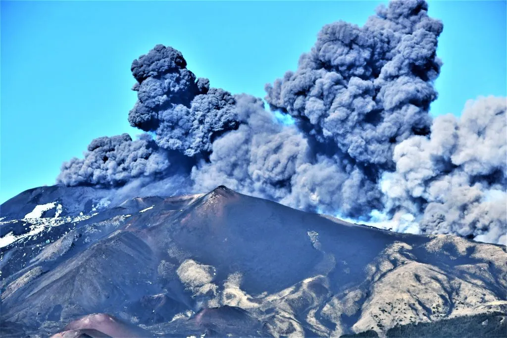 L'Etna: Trekking ai Crateri Sommitali dal Versante Nord