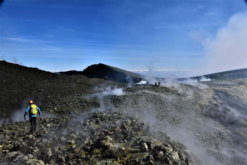 Mont Etna : Randonnée au sommet et dans les cratères depuis le versant nord