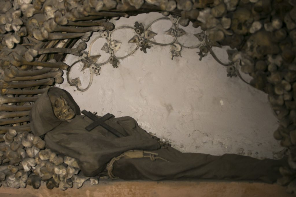 Roman Crypts and Catacombs Tour with Audioguide