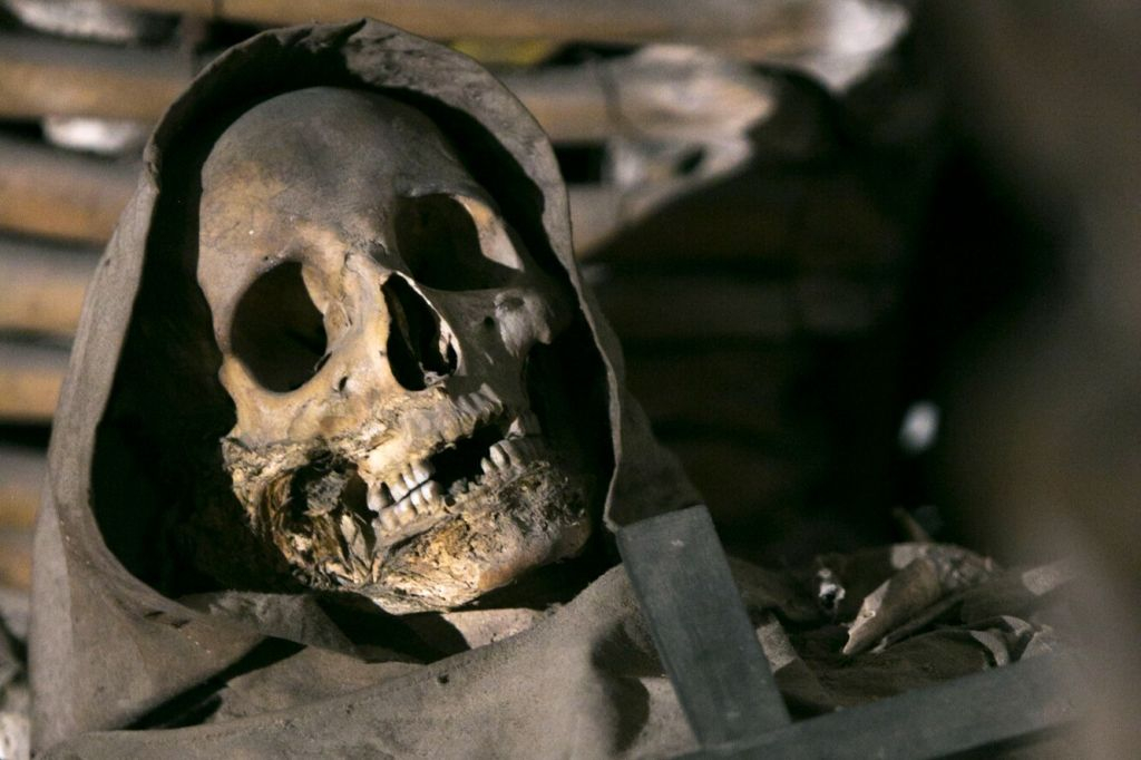 Roman Crypts and Catacombs Tour with Audioguide