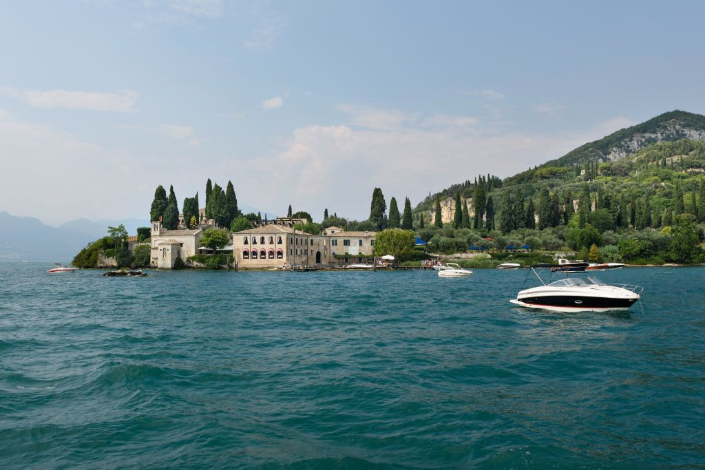 Lake Garda: Historic Boat Tour from Peschiera del Garda