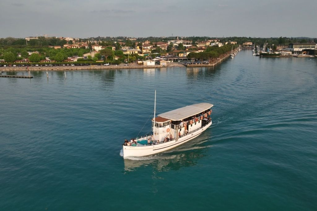 Lake Garda: Historic Boat Tour from Peschiera del Garda
