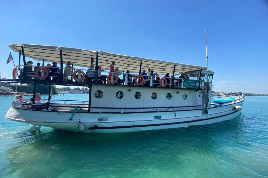 Lake Garda: Historic Boat Tour from Peschiera del Garda