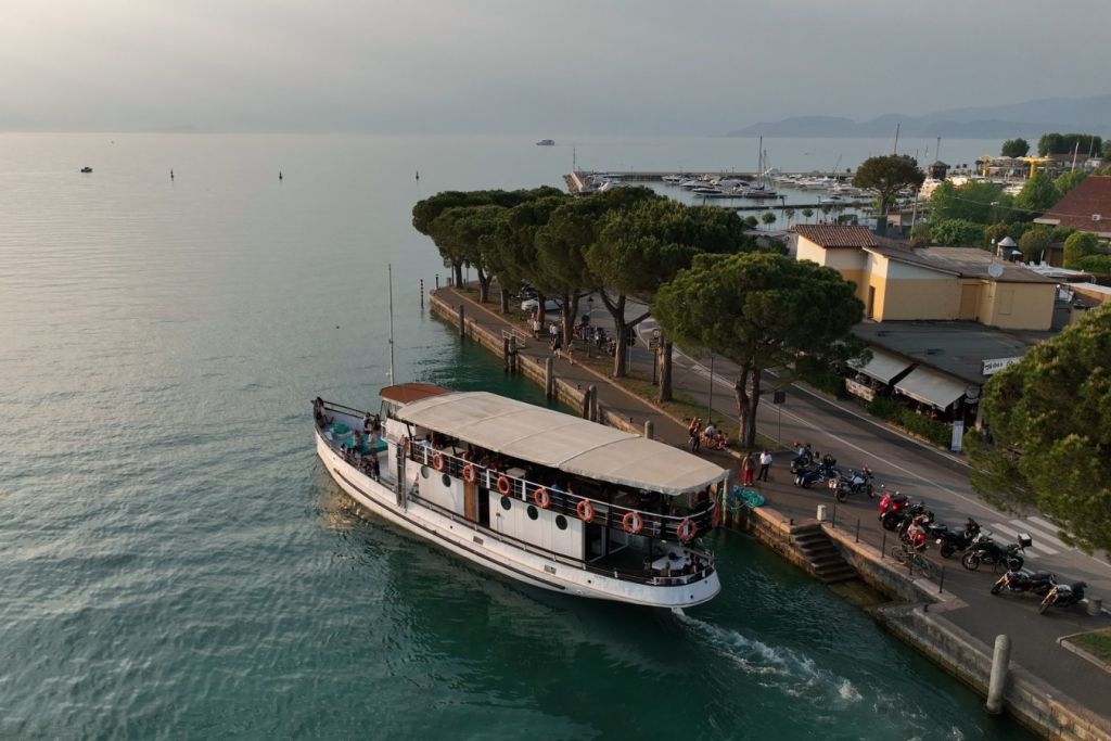 Lake Garda: Historic Boat Tour from Peschiera del Garda