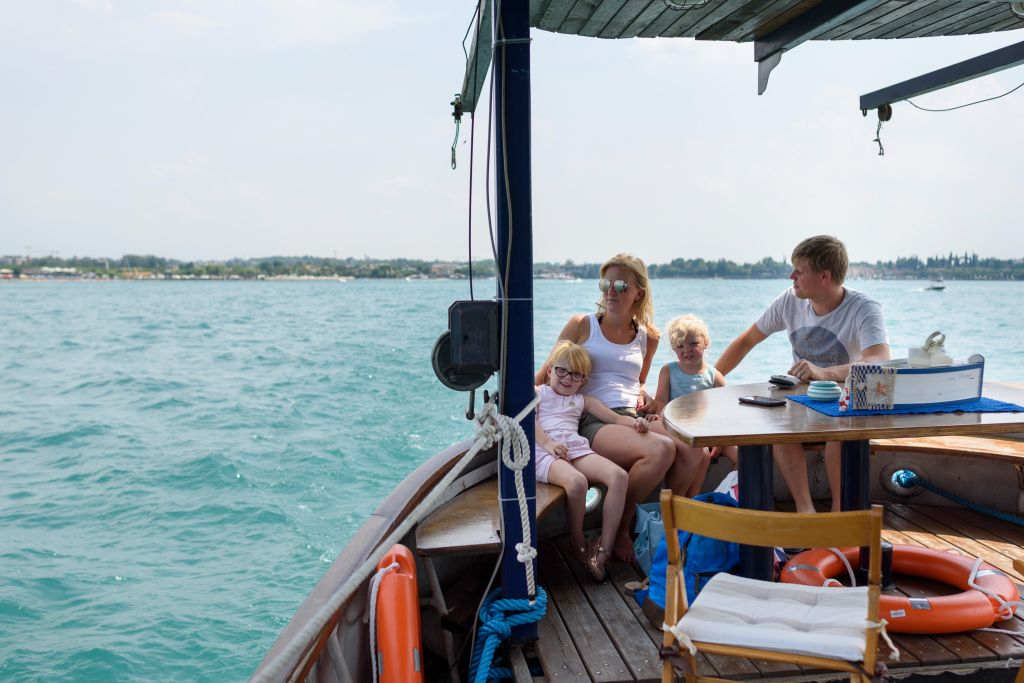 Lake Garda: Historic Boat Tour from Peschiera del Garda