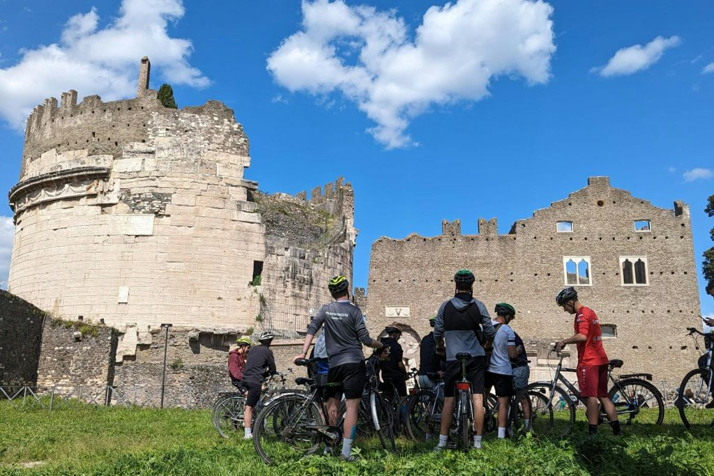 Rome: Appia Antica Day Bike Rental