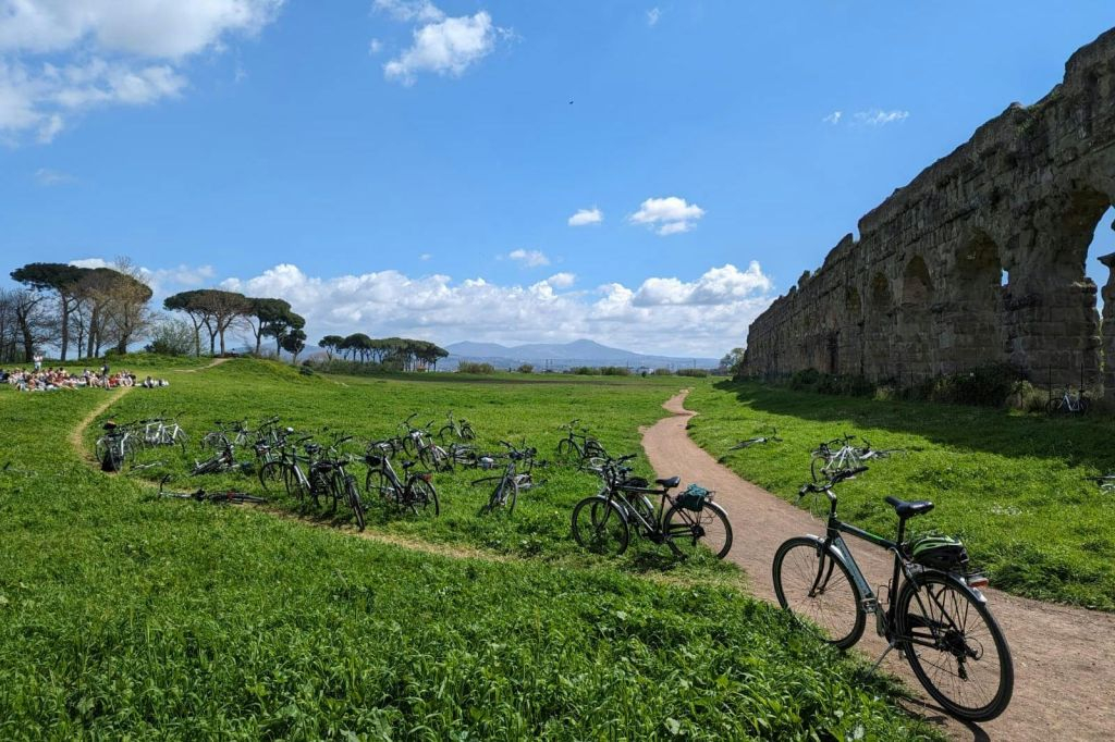 Rome: Appia Antica Day Bike Rental