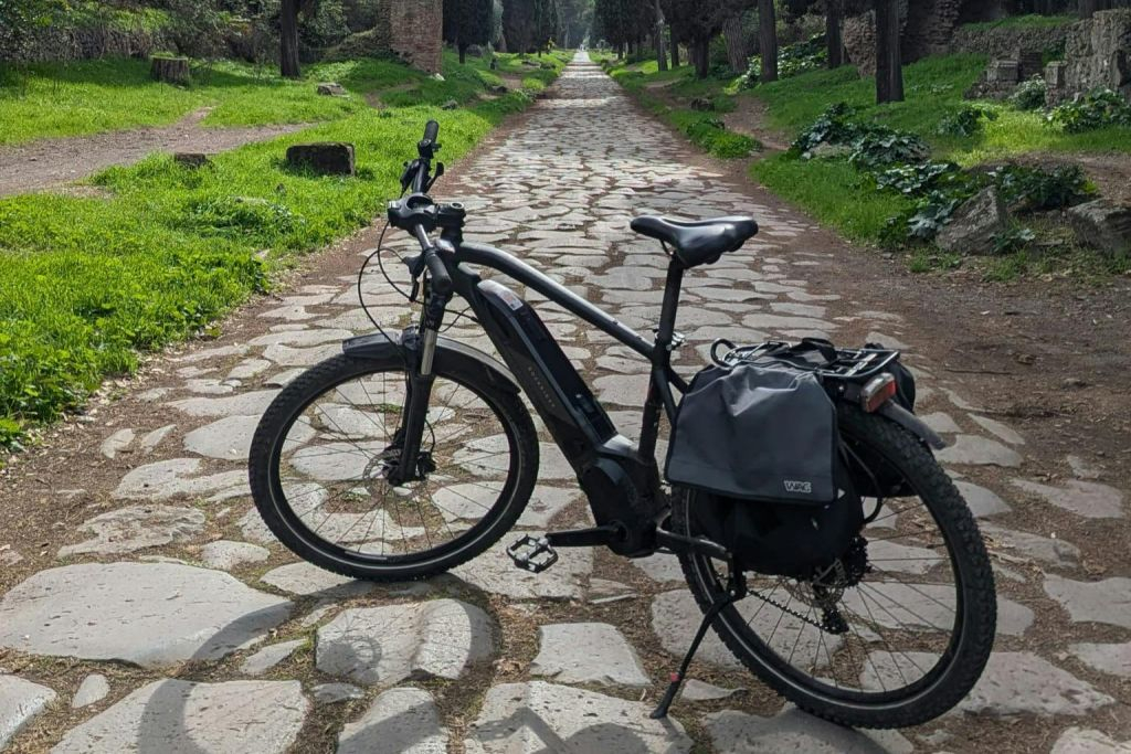 Rome: Appia Antica Day Bike Rental