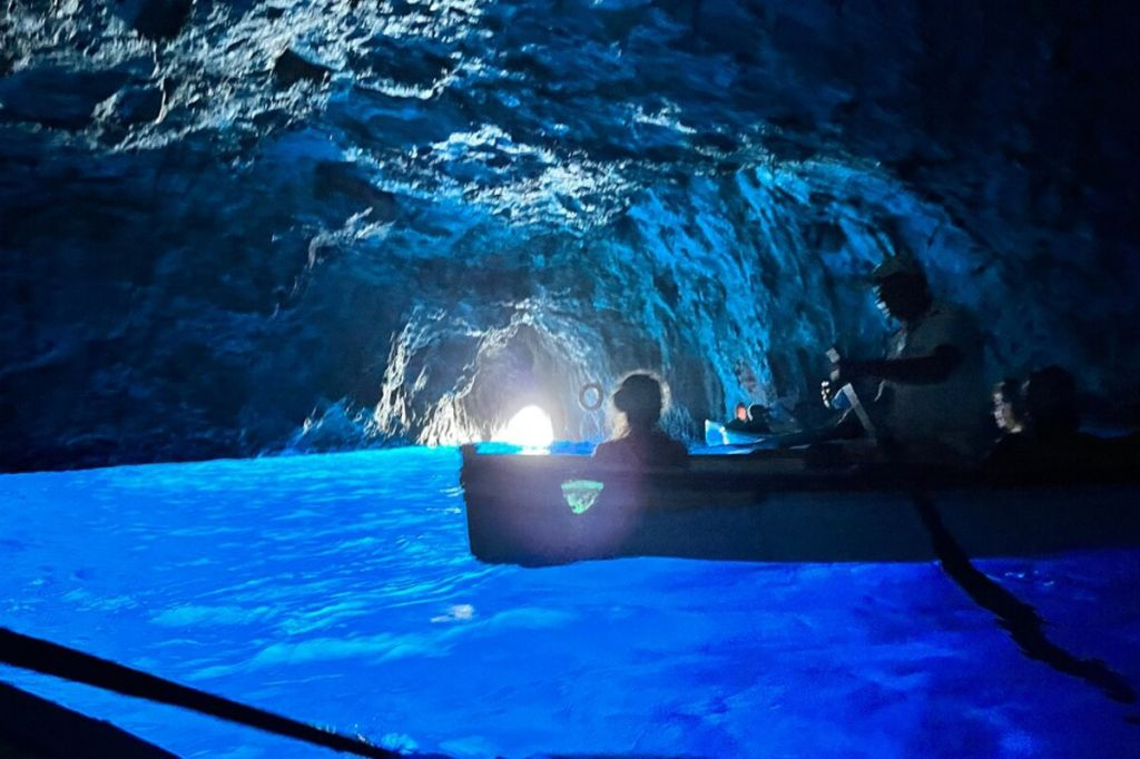 Capri Island & Blue Grotto: Small Group Guided Tour + Roundtrip from Naples