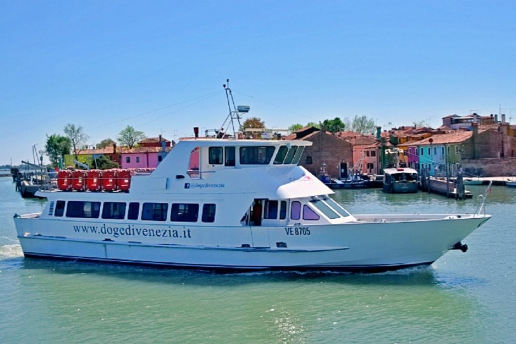 Full-Day: Murano, Burano & Torcello + Glass Factory