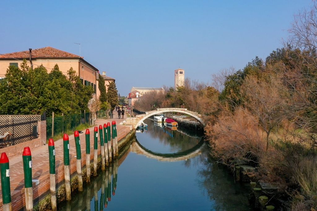 Full-Day: Murano, Burano & Torcello + Glass Factory
