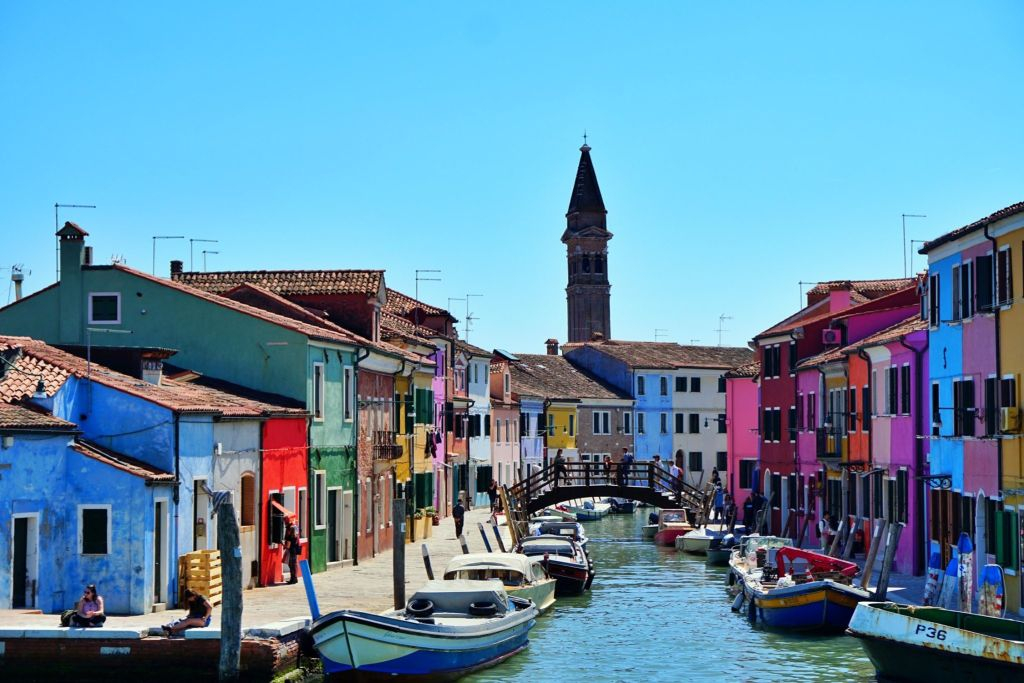 Full-Day: Murano, Burano & Torcello + Glass Factory