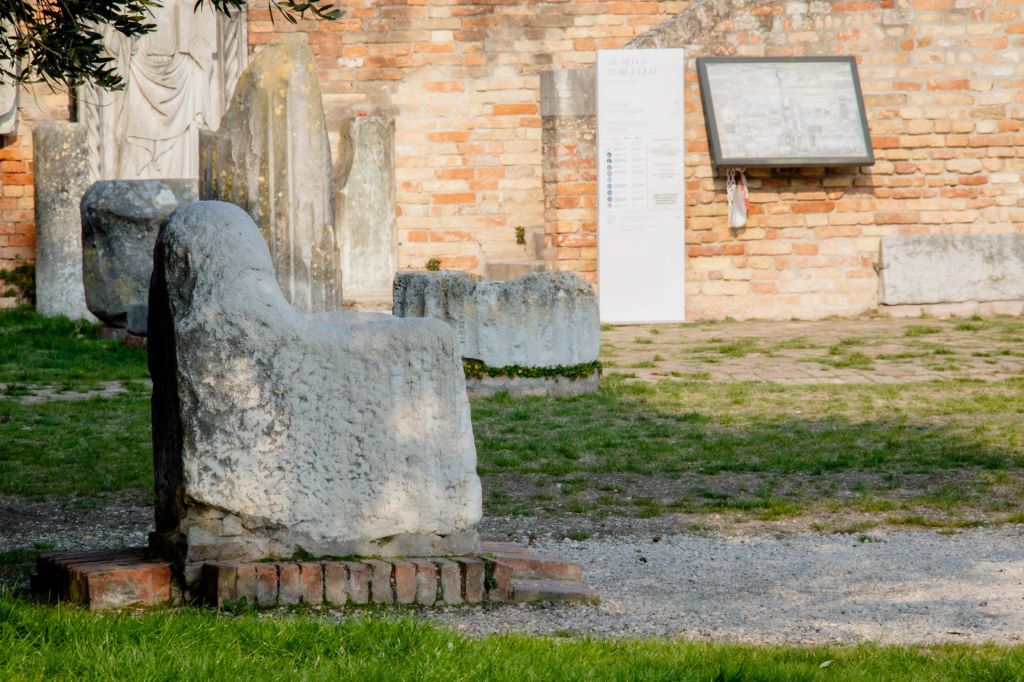Full-Day: Murano, Burano & Torcello + Glass Factory
