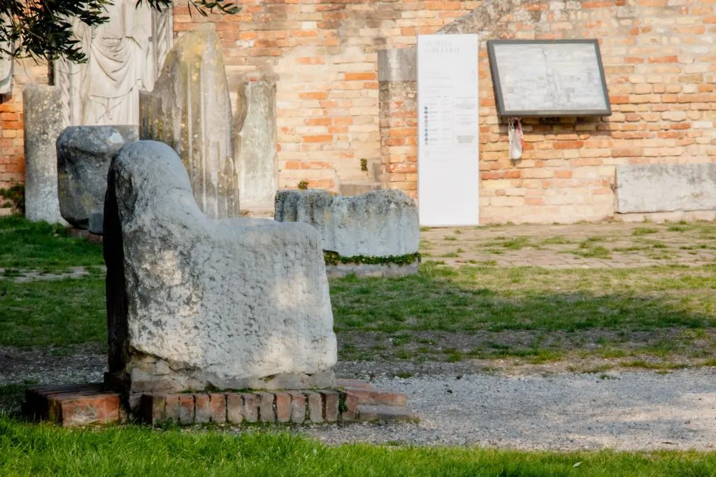 Full-Day: Murano, Burano & Torcello + Glass Factory