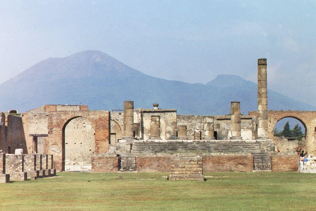 Pompeii, Amalfi Coast & Sorrento: Day Trip from Rome