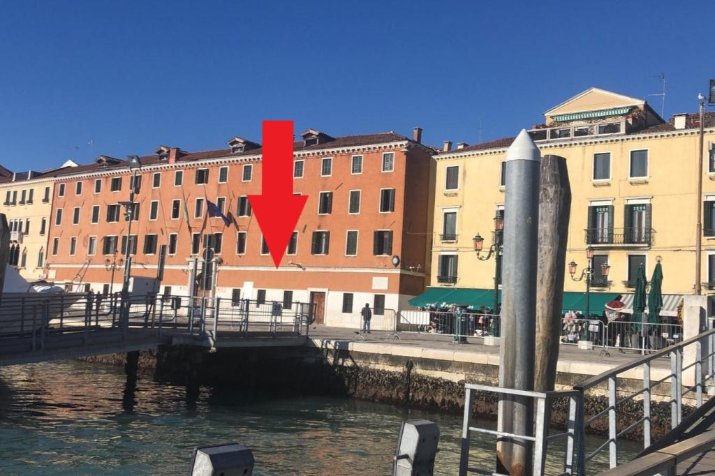 Venice Giudecca Canal: Guided Boat Tour