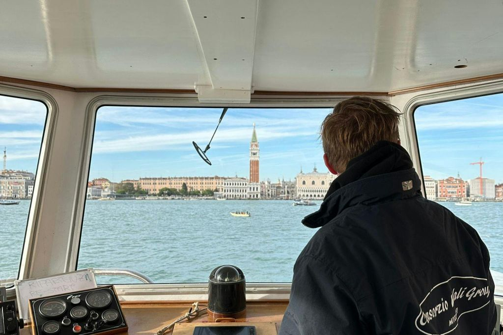 Venice Giudecca Canal: Guided Boat Tour