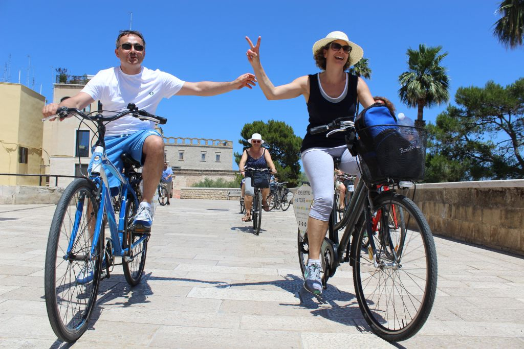 Questa è Bari: Tour a Piedi o in Bici
