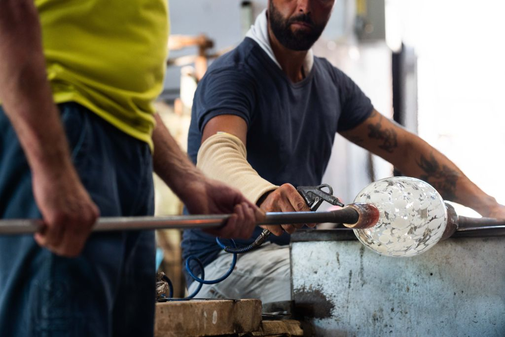 Murano & Burano: Guided boat Tour from Murano with Glass Blowing Factory