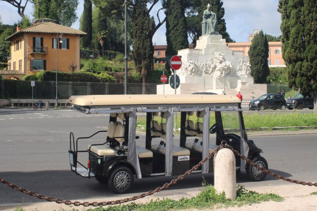 Rome: Golf Cart Guided Tour
