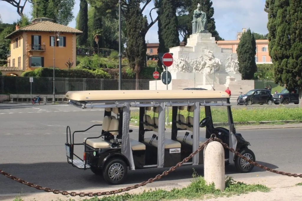 Rome: Golf Cart Guided Tour