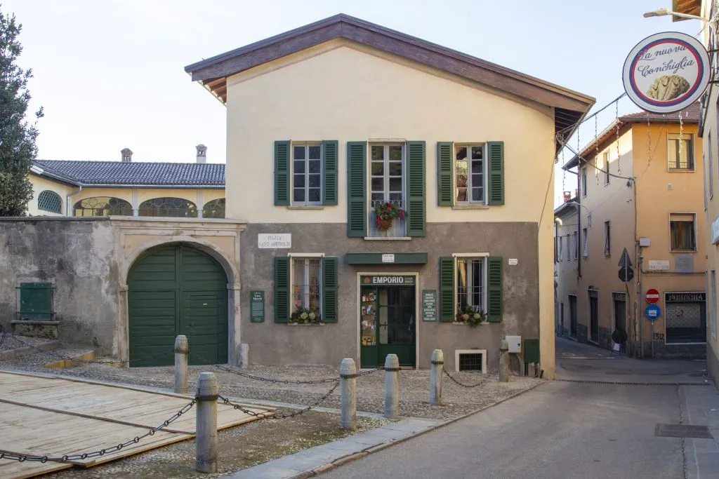 Morazzone: Ingresso Casa Macchi