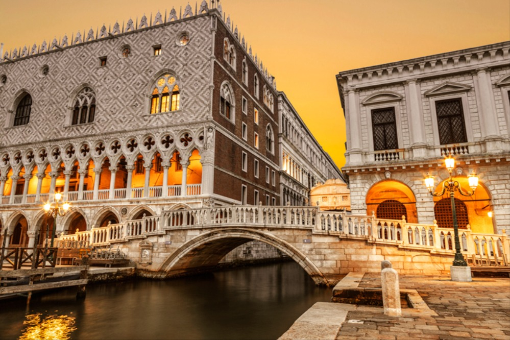 Venezia: Gioco della caccia al tesoro digitale del Carnevale + laboratorio di maschere