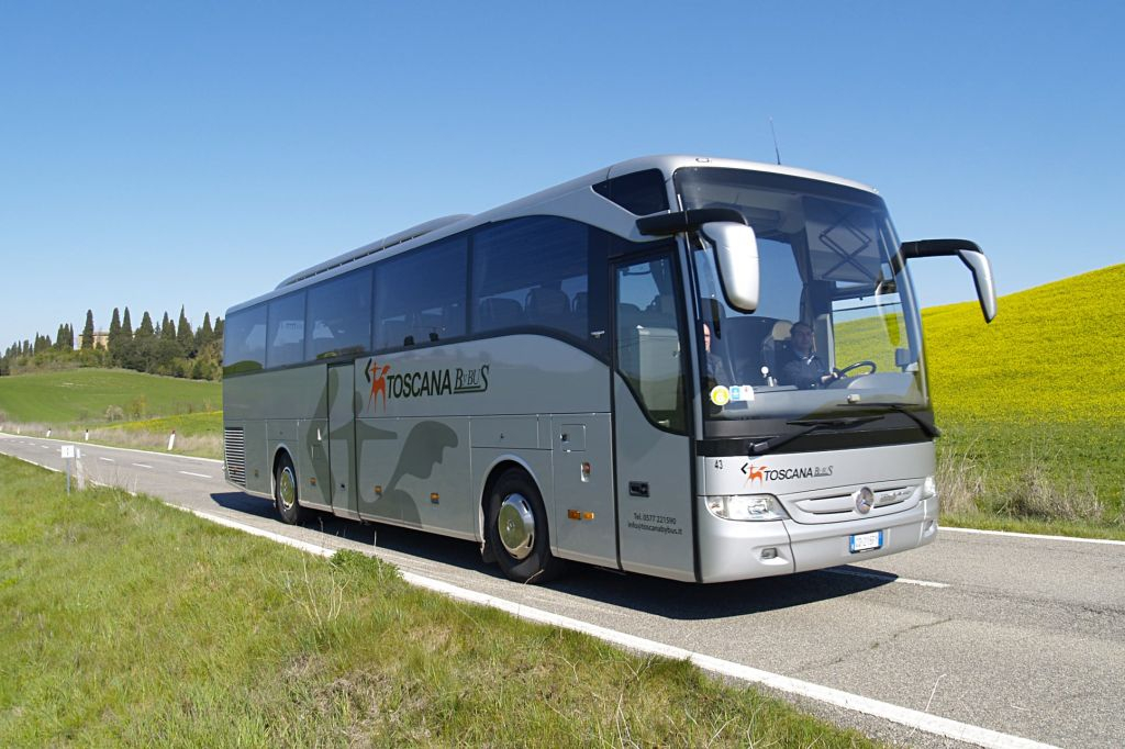 Desde Roma: Aeropuerto de Fiumicino Terminal 3 a la Estación de Autobuses de Grosseto en Autobús