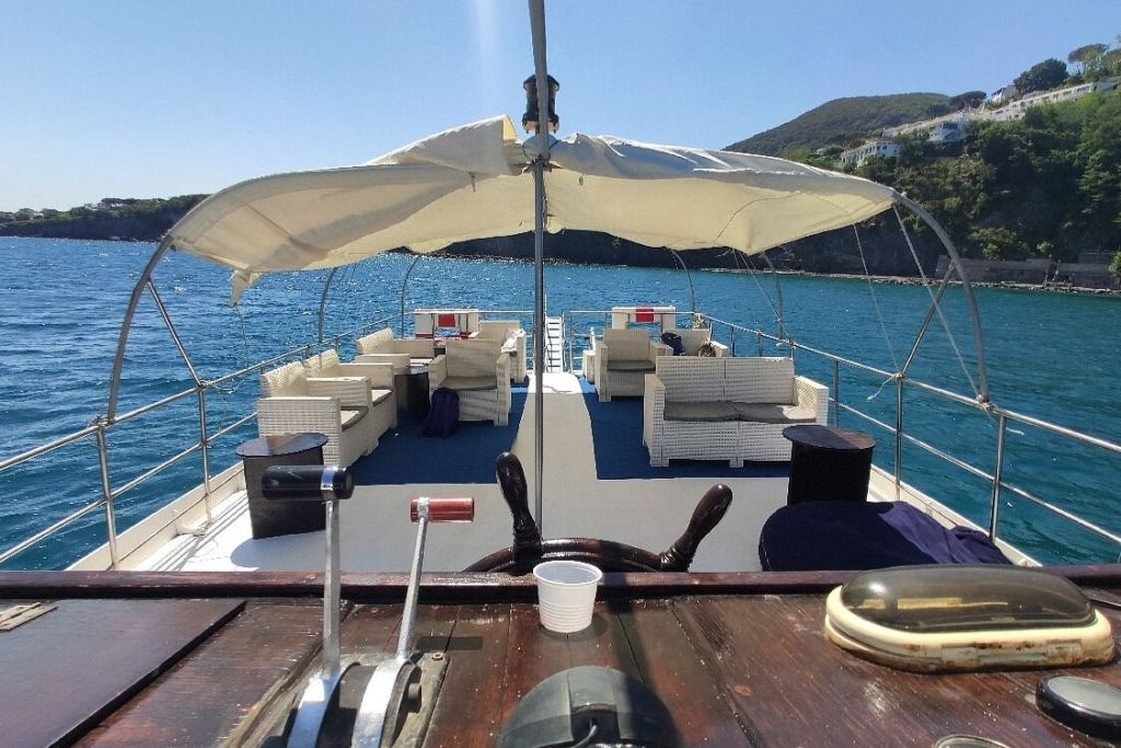 Ischia: Daily Boat Trip with Lunch