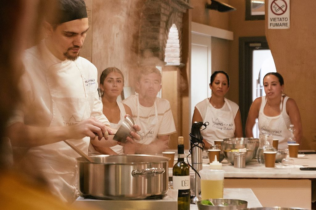 Florence: Walking Food Tour + Cooking Class with Wine