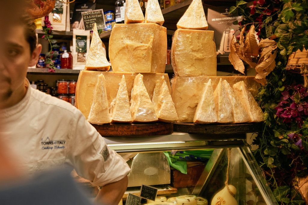Florence: Walking Food Tour + Cooking Class with Wine