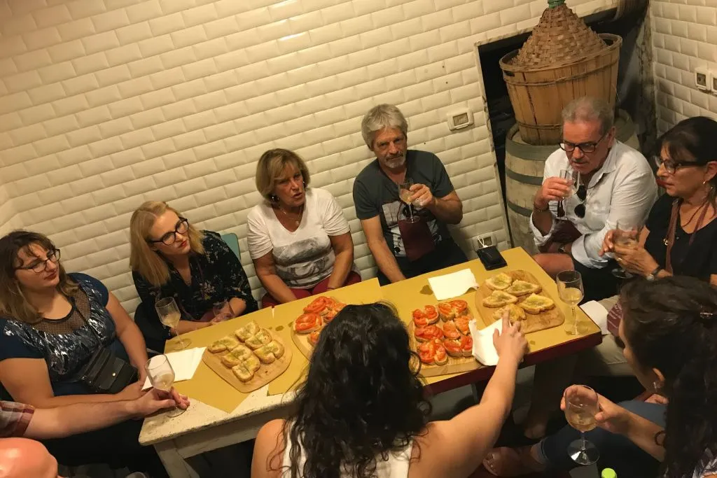 Florence: Sunset Wine Tasting + Guided Walking Tour