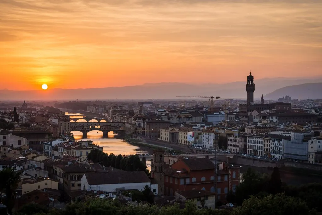 Florence: Sunset Wine Tasting + Guided Walking Tour