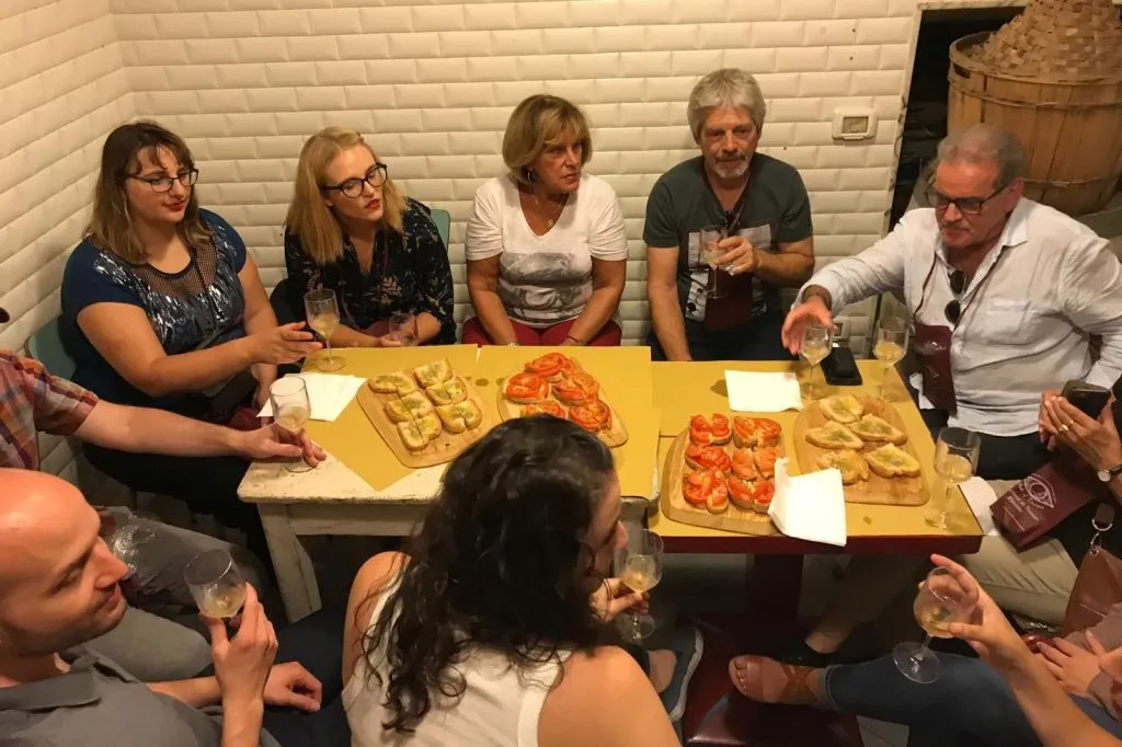 Florence: Sunset Wine Tasting + Guided Walking Tour