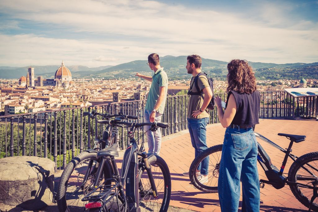 Visita nocturna en E-Bike desde Piazzale Michelangelo: Grupo reducido
