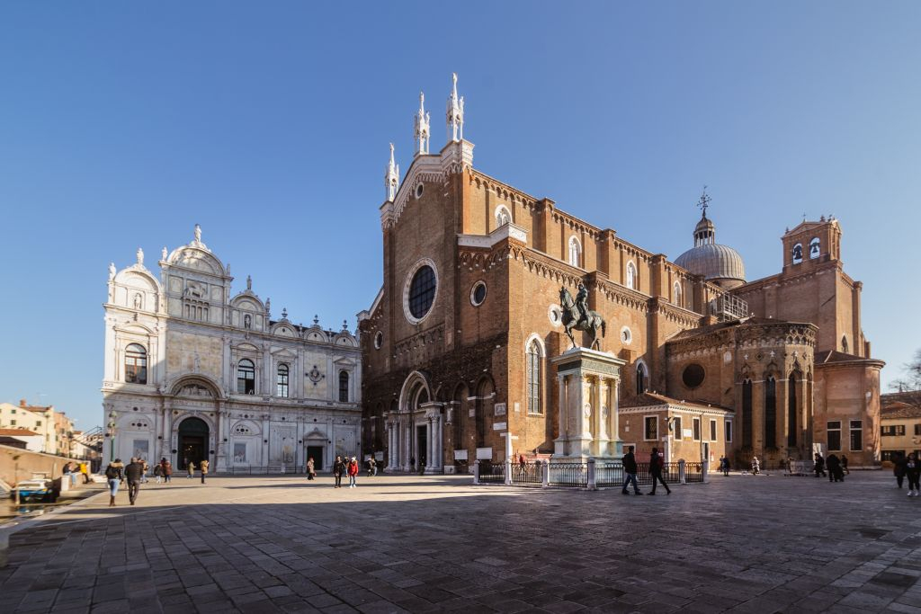 Historical City Walking Tour + 24-Hours Public Transport in Venice